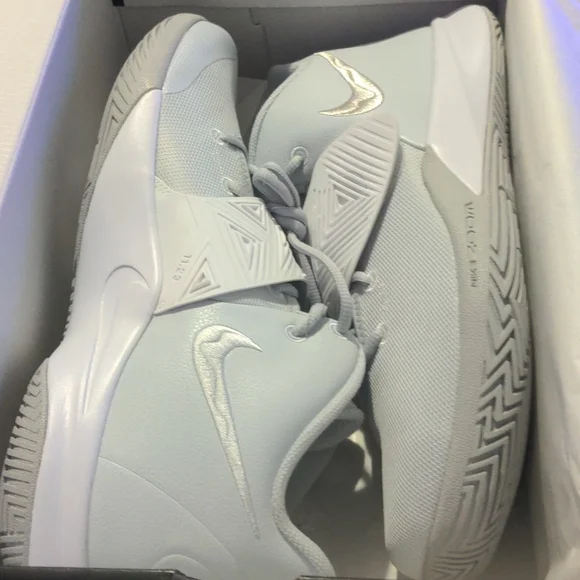 Nike kyrie flytrap III pure platinum metallic silver size 14 Nike Kyrie Flytrap III Mens Pure Platinum Gray Silver  main image 3